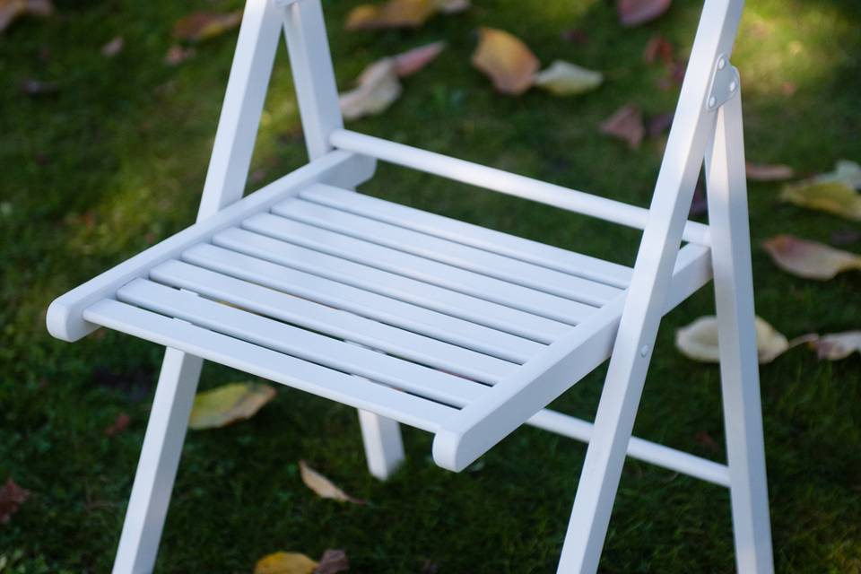 Chaise pliante lattée blanche