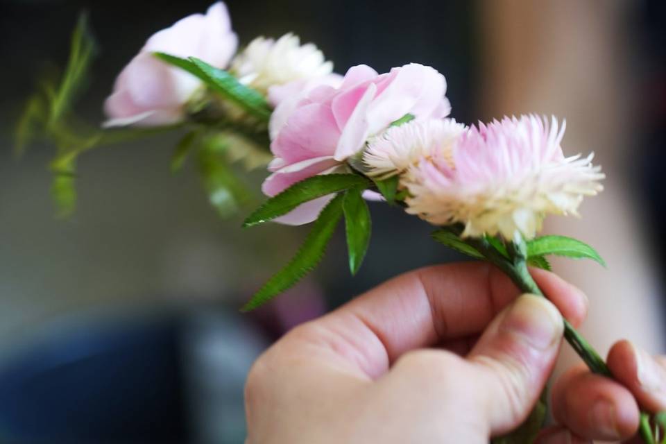 Couronne de fleurs en cours