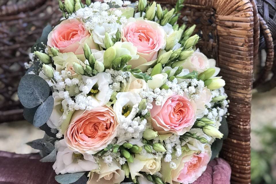 Bouquet de mariée avec roses