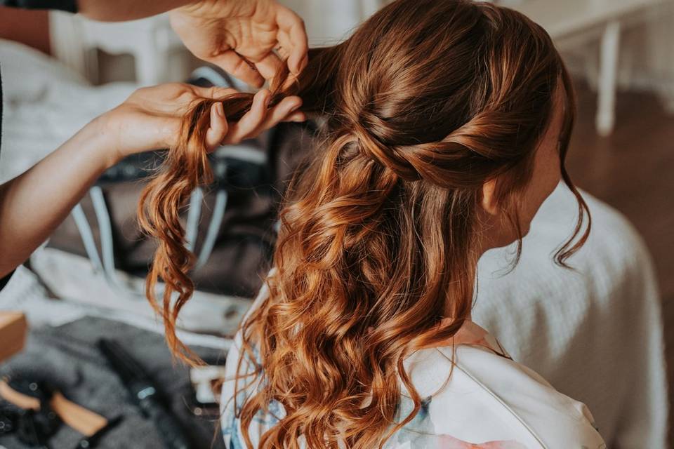 Préparation coiffure mariée