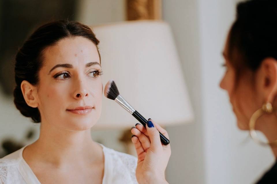 Préparation maquillage mariée