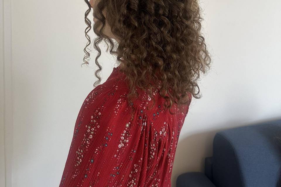 Coiffure sur cheveux bouclé