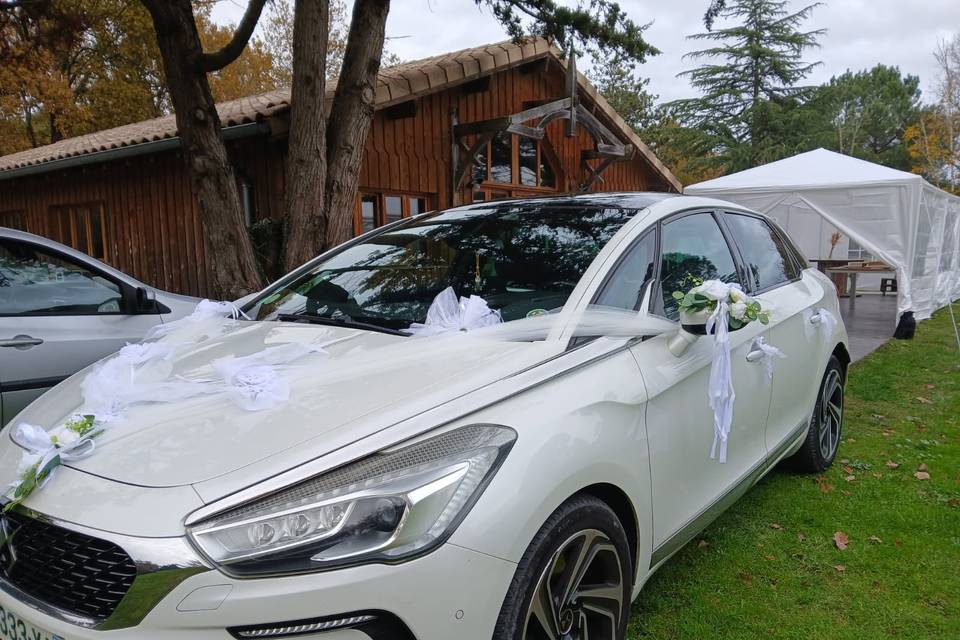 Voiture mariée prête