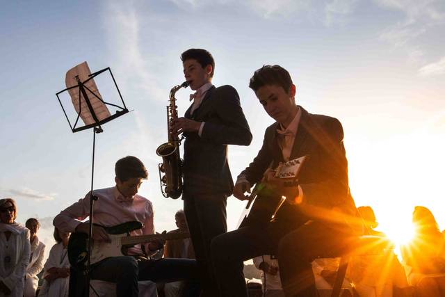Orchestre et soleil