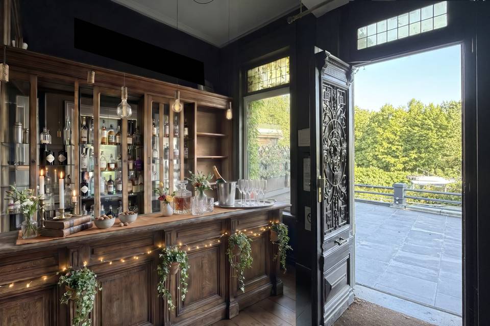 Bar donnant sur salon