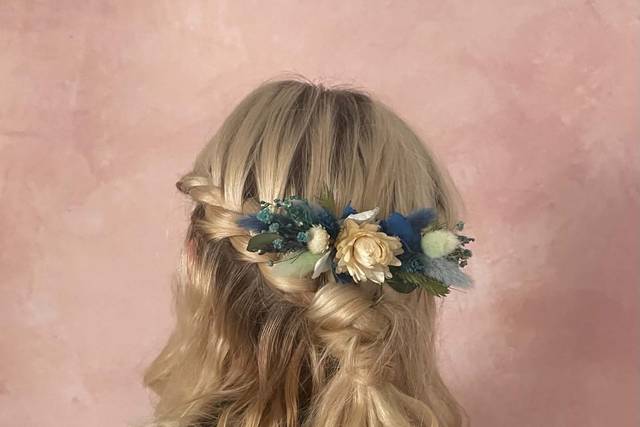 Coiffure semi-attaché