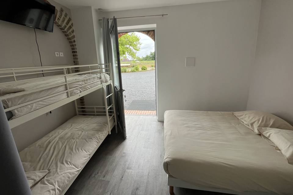 Chambre 4 personnes SBD privée