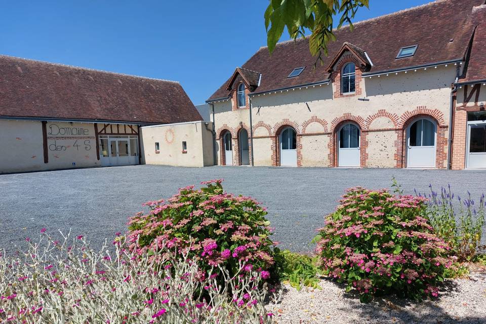Cour et entrées