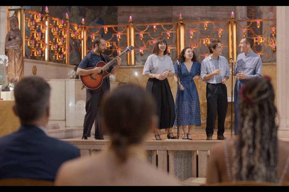 4 chanteurs et guitariste