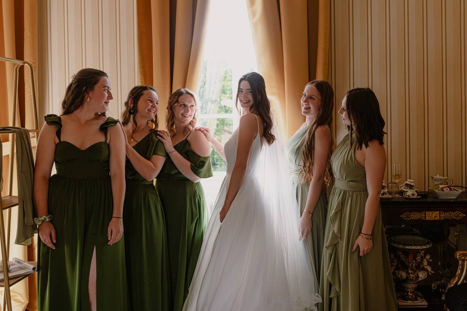 Mariée et ses demoiselles