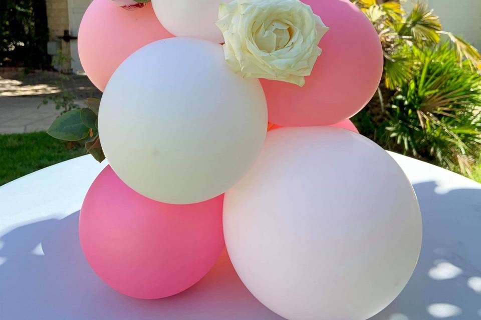 Déco table fleurs et Ballons