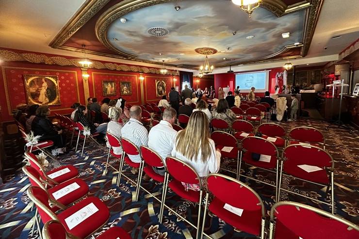 Les invités s'installent