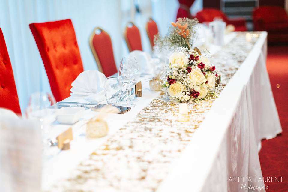 Table d'honneur tout en dorure