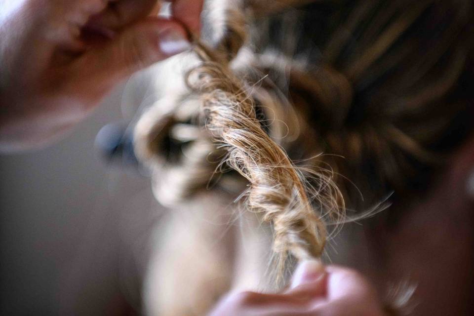 Préparation coiffure mariée