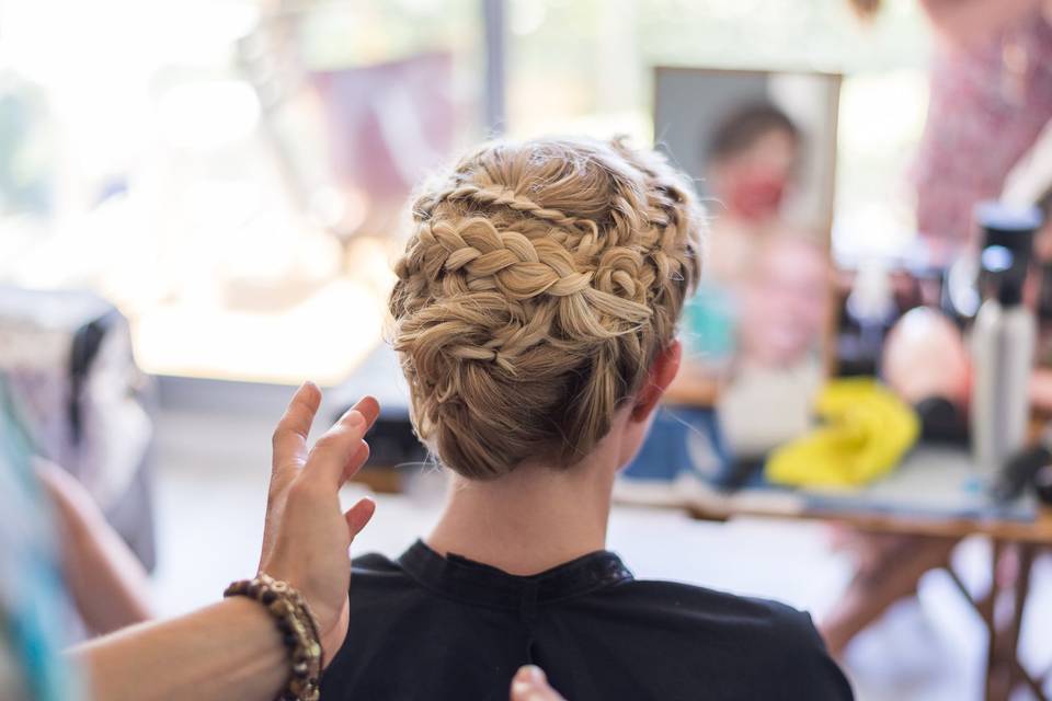 Préparation coiffure mariée