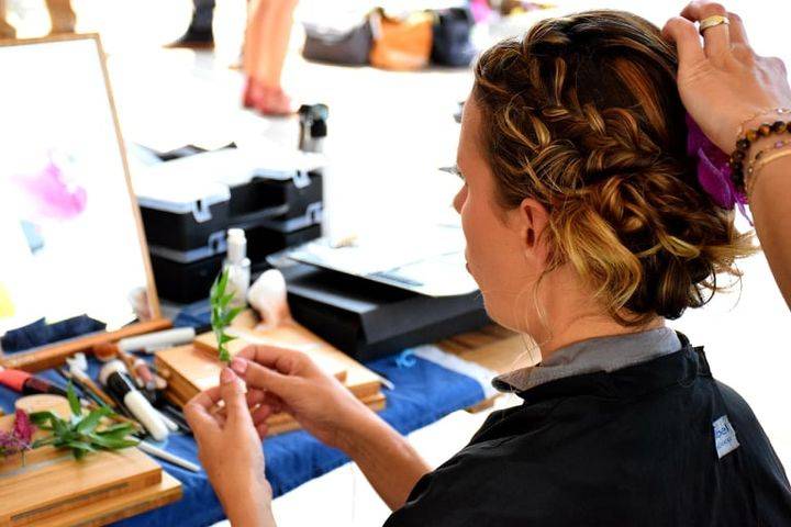 Préparation coiffure mariée