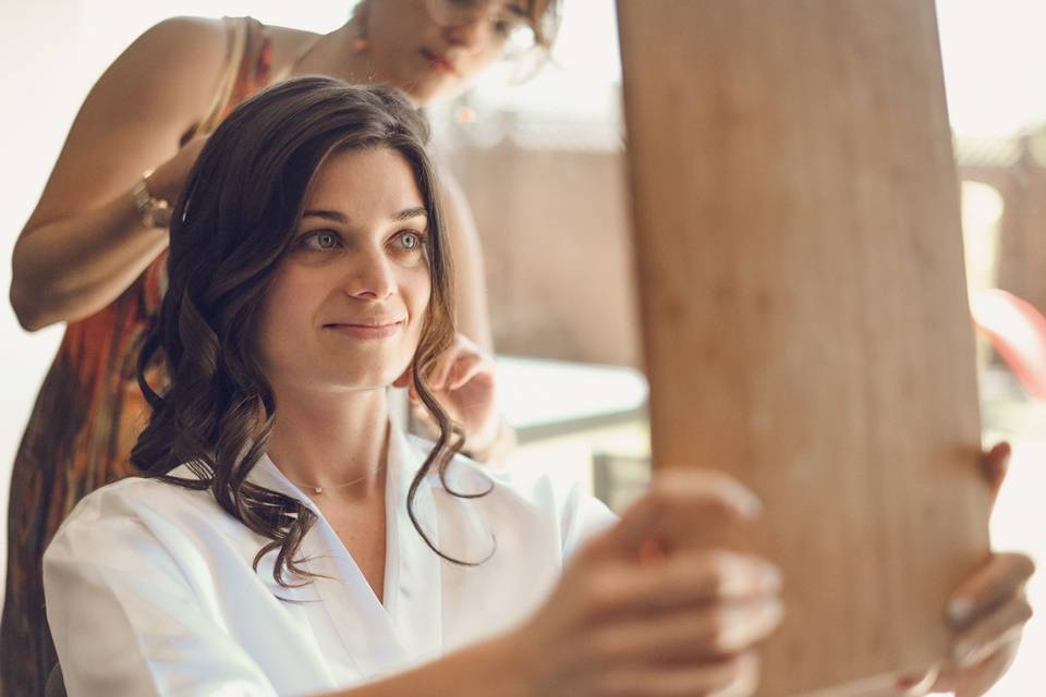 Préparation coiffure mariée