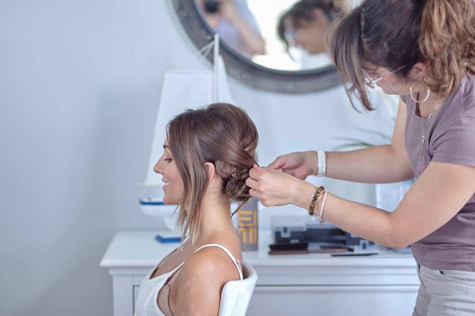 Préparation coiffure mariée