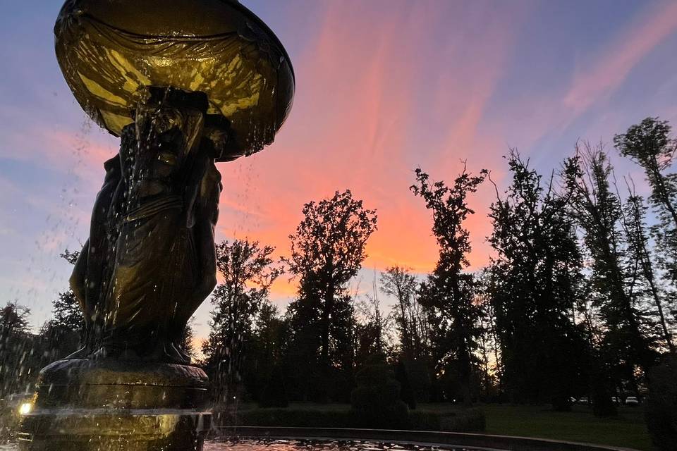 Fontaine et couché de soleil