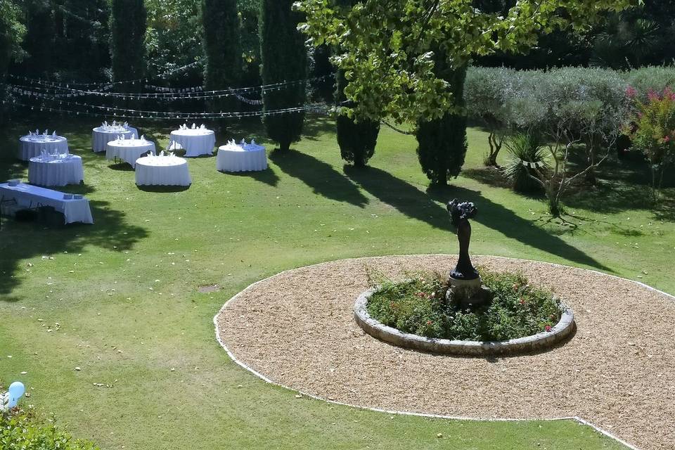 Tables dans le parc