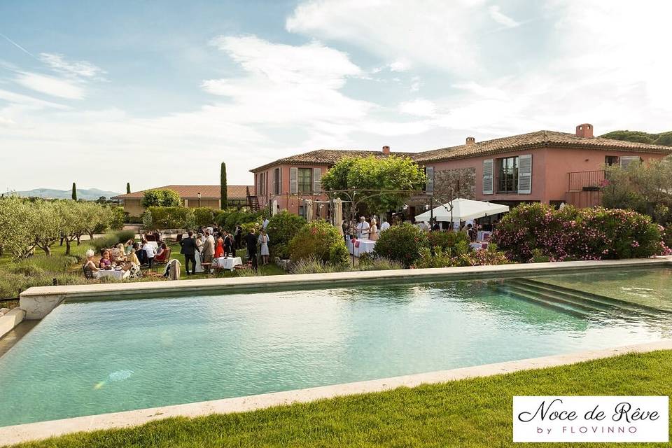 Piscine à debordement