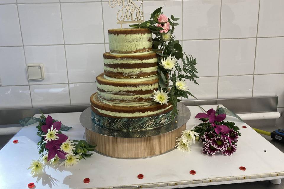 Naked cake