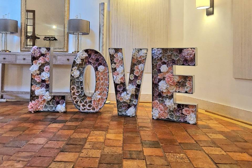 LOVE lettre géante spot photo
