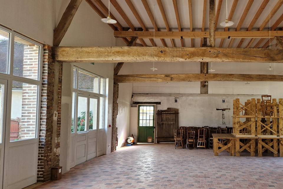 Grande salle dans la grange