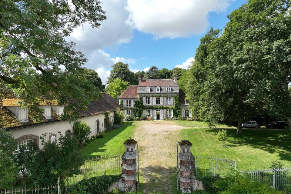 La villa vue depuis la cour