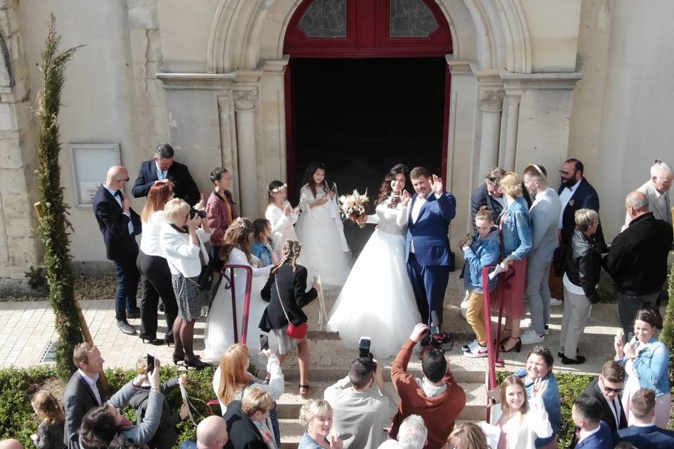 Sortie d'église en drone