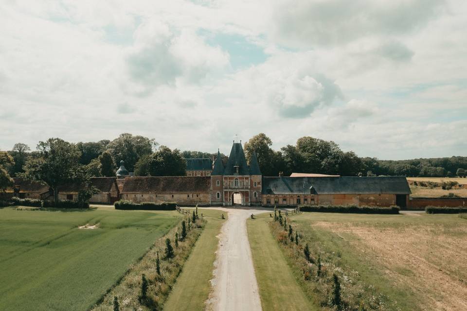 Allée menant au château