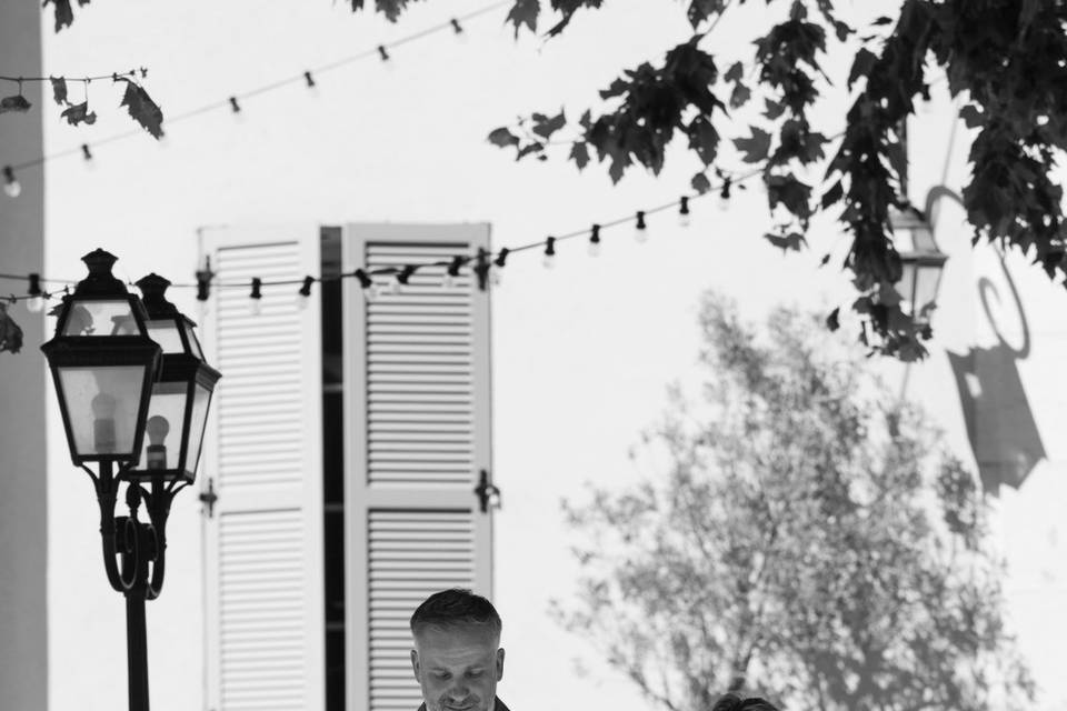 Groom's entrance in the aisle