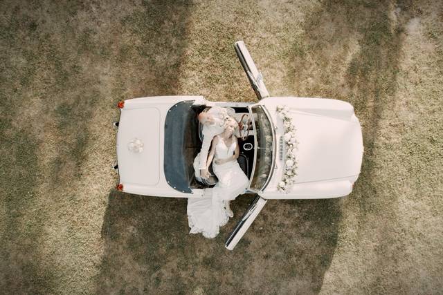 La voiture des mariés au drone