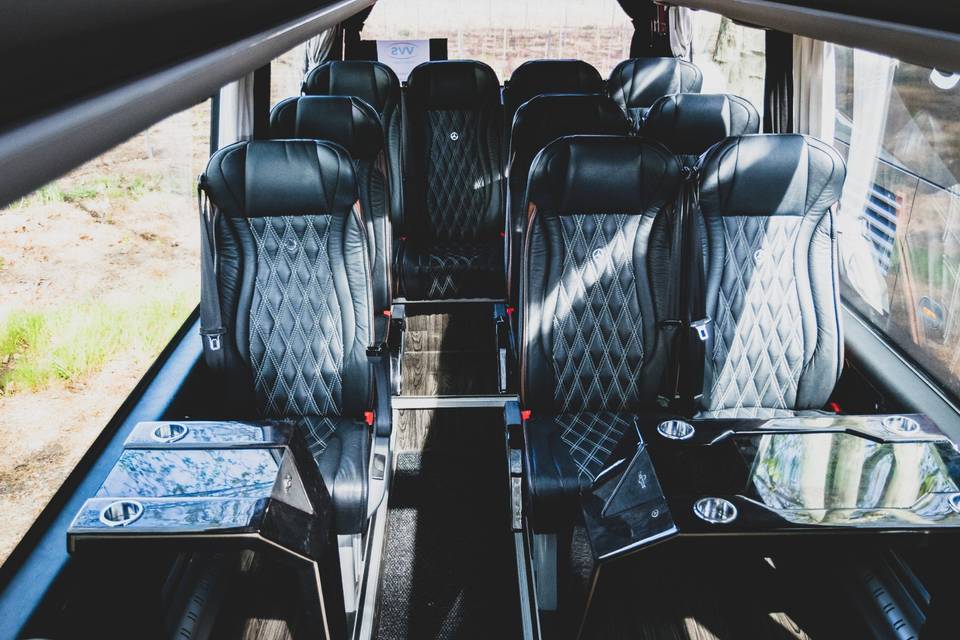 Nos minibus 13+3 places