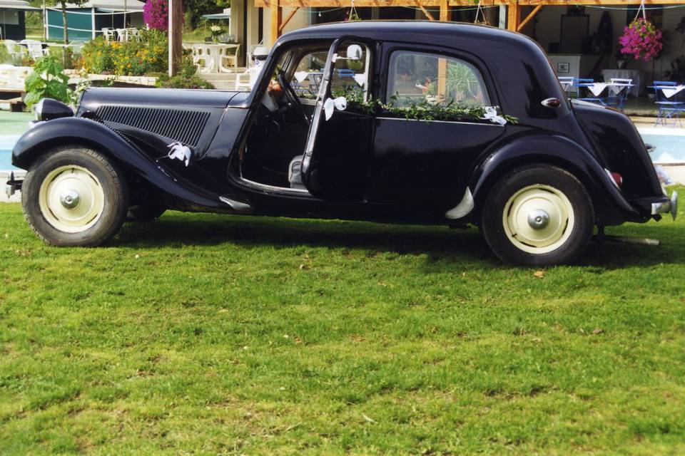 Voiture ancienne location 2cv