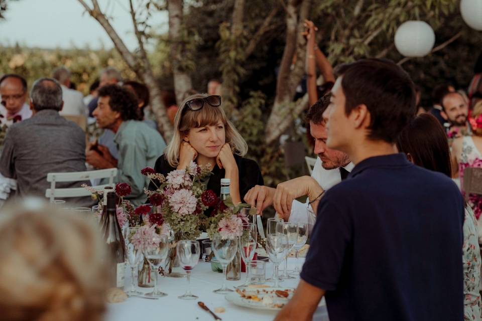 Mariage dans le jardin, soir