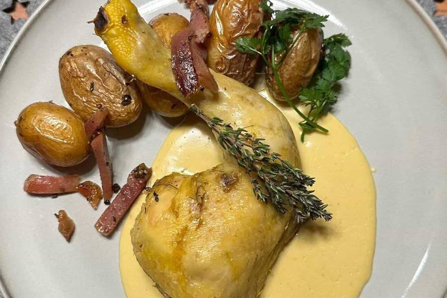 Poulet cuit au foin