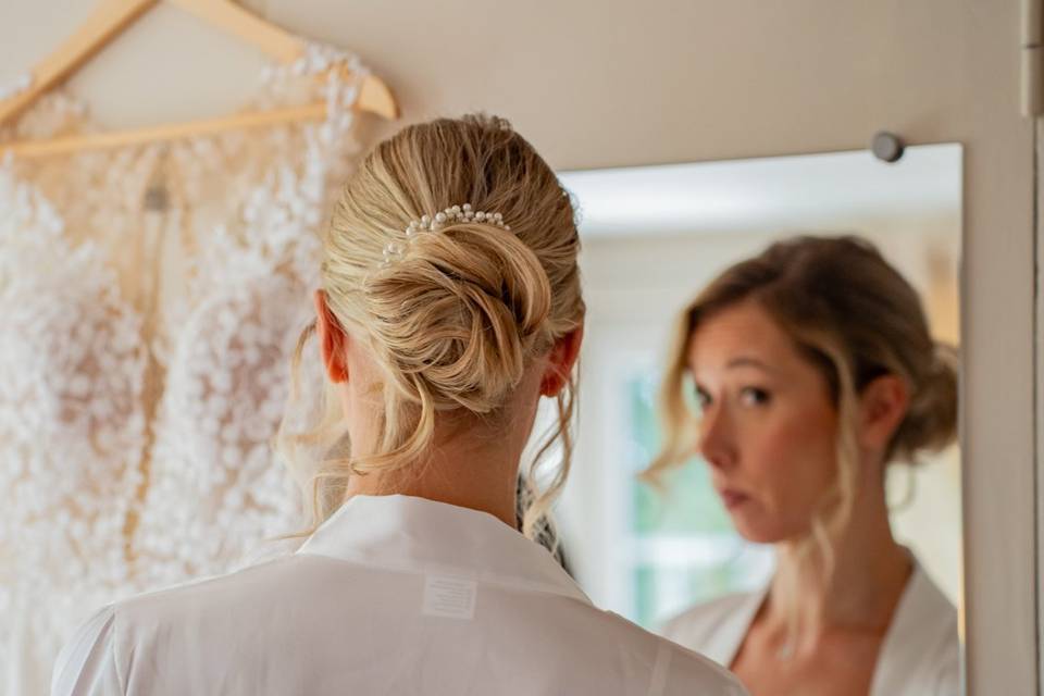 La coiffure.