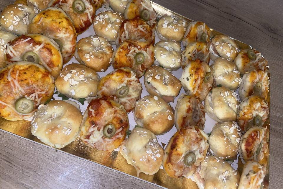 Mini pizzas et bagel saumon