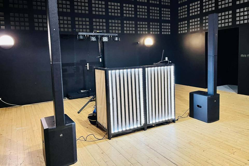 Dj booth, enceintes & lumière