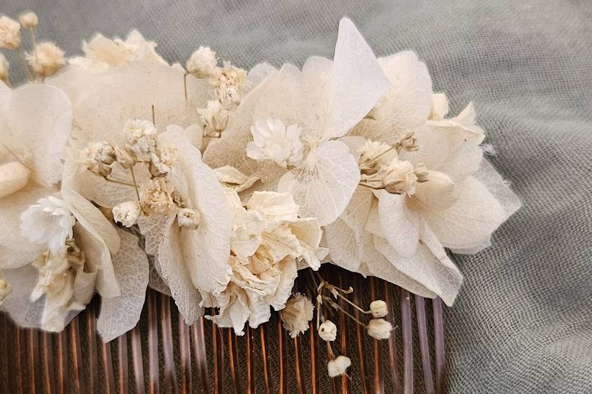 Peigne fleuri