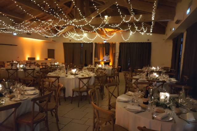 Salle et ciel lumineux
