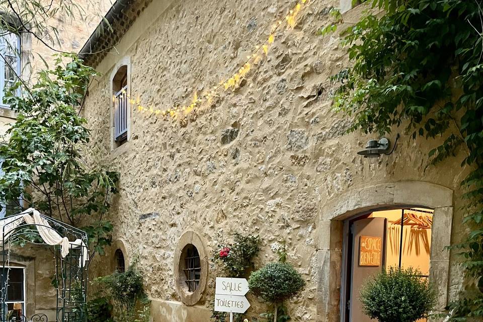 Entrée vers la salle