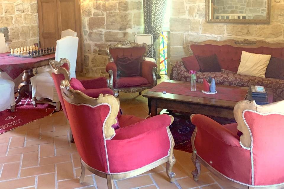 Salon Rouge avec espace bar