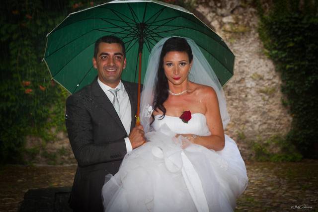 Photo de couple sous la pluie