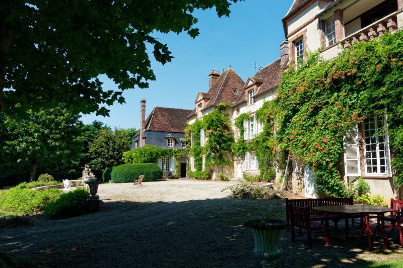 La terrasse devant le château