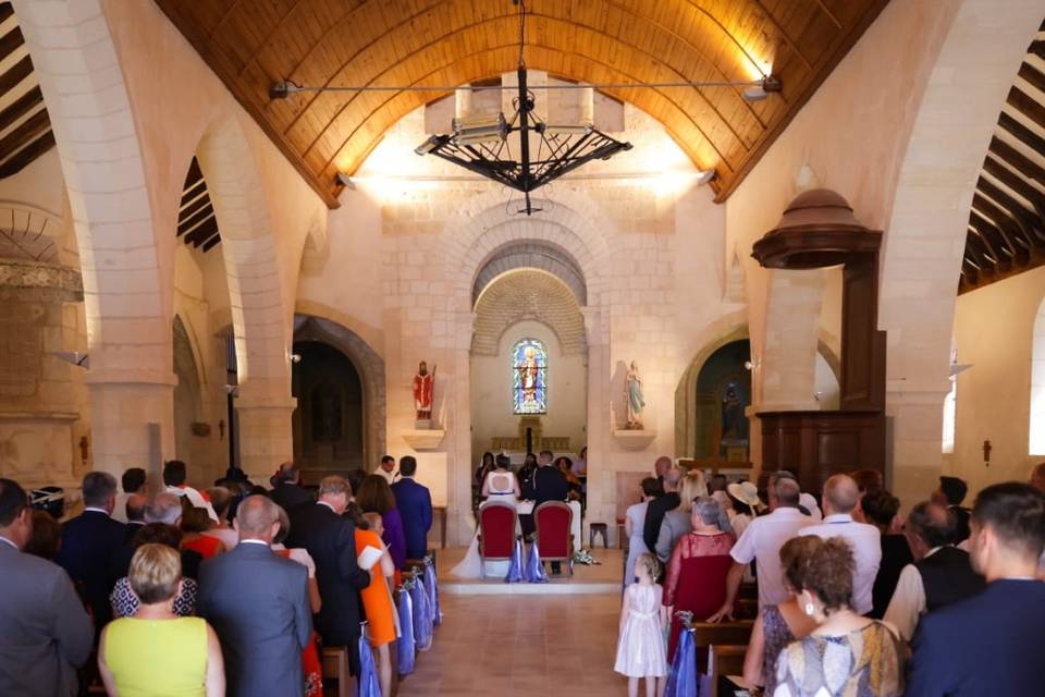 Église d'Abilly à proximité