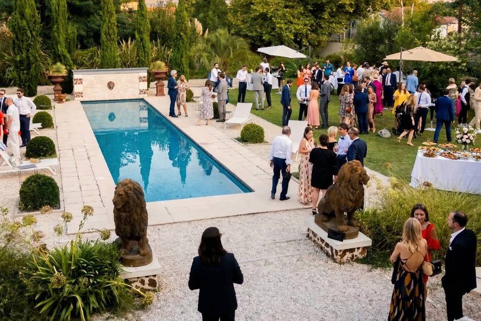 Cocktail chic autour du bassin