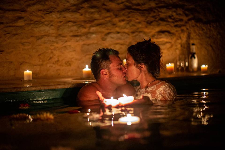 Photo de couple dans l'eau