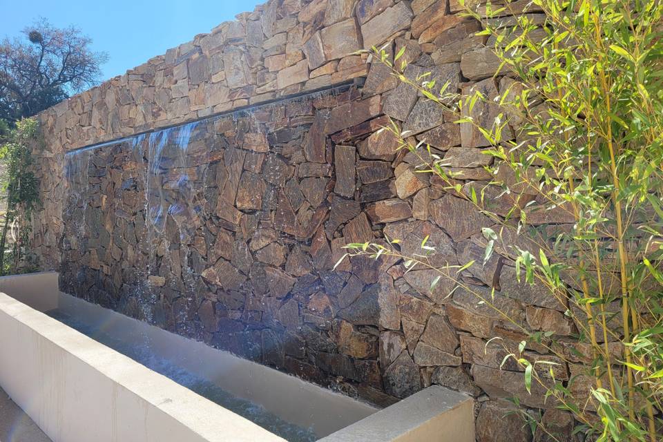 Mur d eau sur terrasse salle